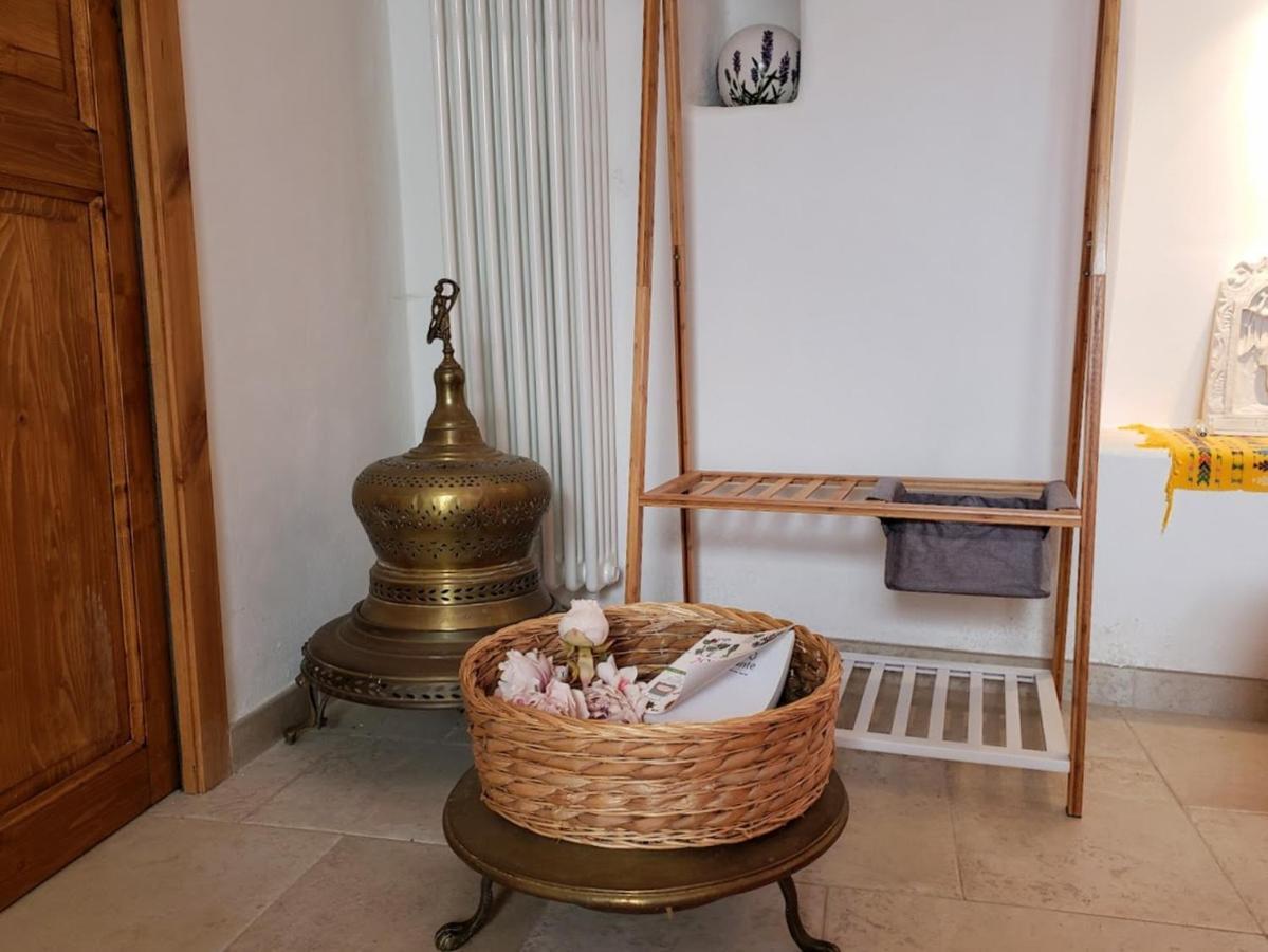 Casa Santa Chiara - Affitti Brevi Italia Lägenhet Monte SantʼAngelo Exteriör bild