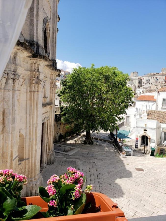 Casa Santa Chiara - Affitti Brevi Italia Lägenhet Monte SantʼAngelo Exteriör bild